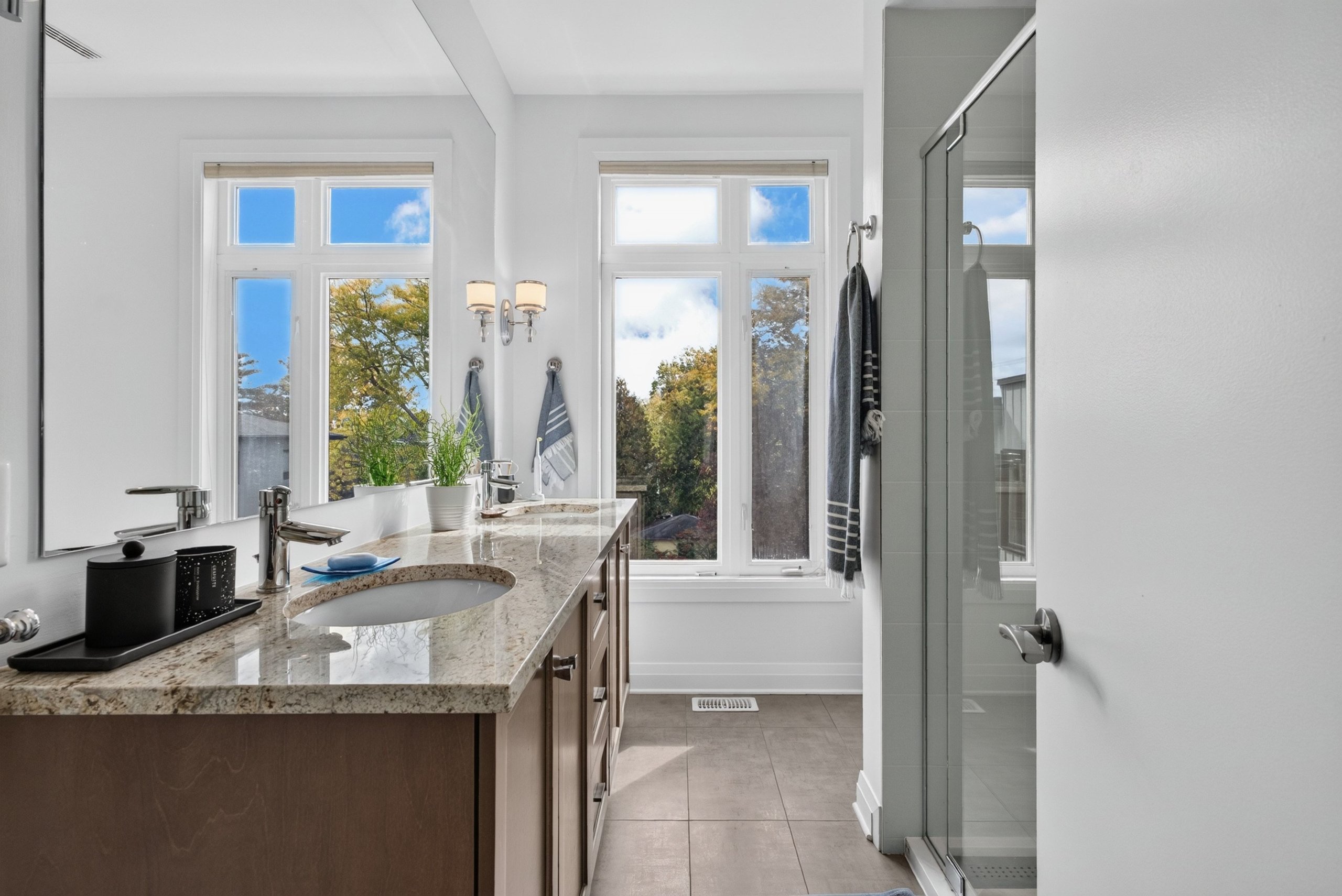Five-piece ensuite